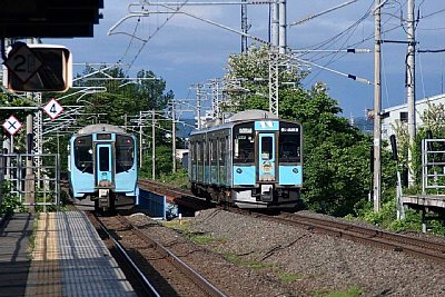 青い森703系電車と青い森701系電車
