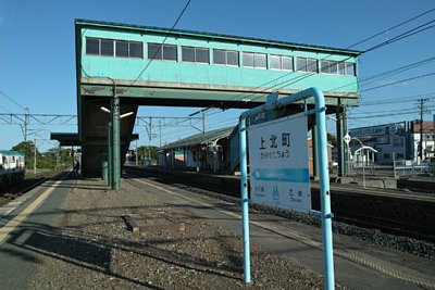 ホームと跨線橋
