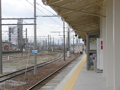 新魚津駅はJR魚津駅との乗換駅です