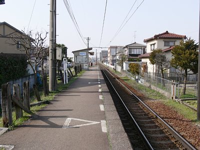 朝菜町駅ホーム