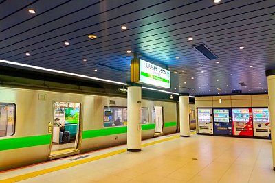 地下ホーム