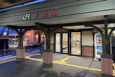 ここはホームに面した出入口