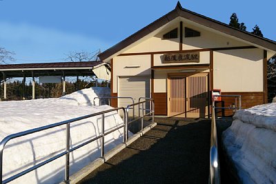 雪の越後鹿渡駅