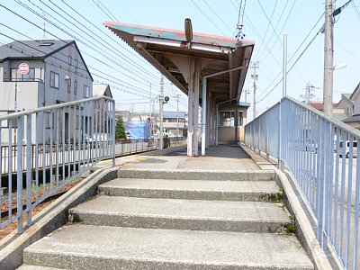 ホームへの階段