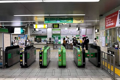 改札口