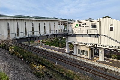 東口