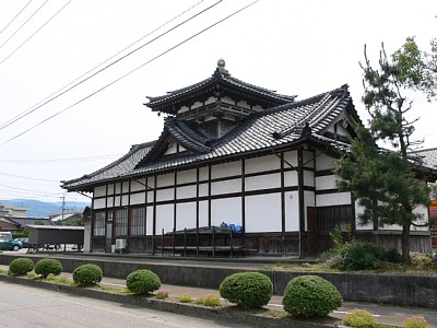 あまりに立派な駅舎です