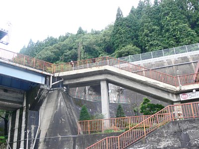 駅舎からホームへの通路