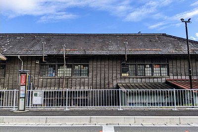 内湾入口（八日町）駅