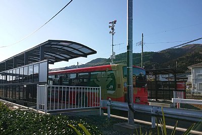 バスが入線中