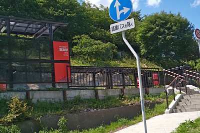 駅への階段