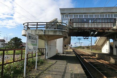 橋上駅舎が老朽化している