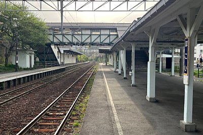 跨線橋とホーム
