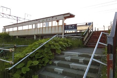 ホームへの階段