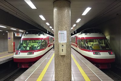 1000系電車「湯けむり」