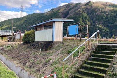 ホームから階段