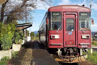 ナガラ300形気動車