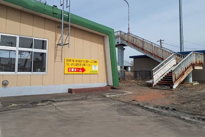 跨線橋への入口