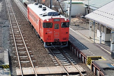 キハ40形気動車と構内踏切