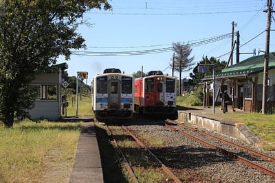 キハ54形気動車の列車交換