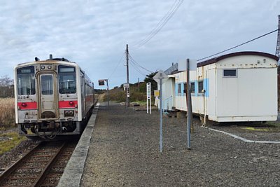 キハ54形気動車が停車