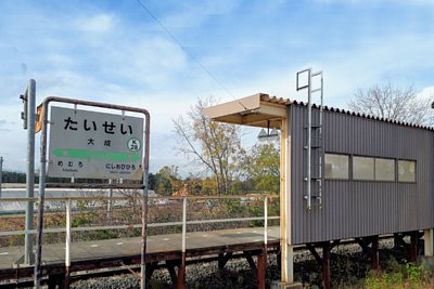 ホームには上屋がある