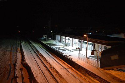 夜のホーム