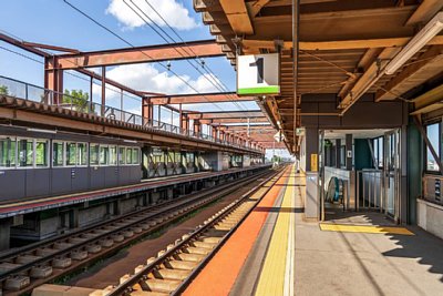 相対式ホームとエスカレーター