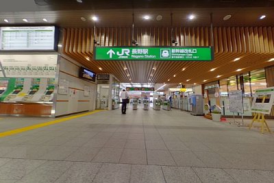 新幹線改札口へのコンコース
