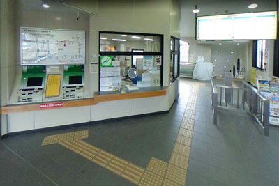 改札口にみどりの窓口があります