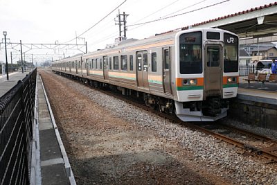 211系電車が到着しました
