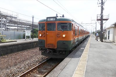 115系電車が停車しています