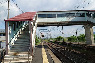跨線橋とホーム