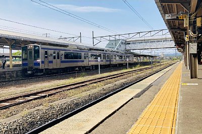 跨線橋とホーム